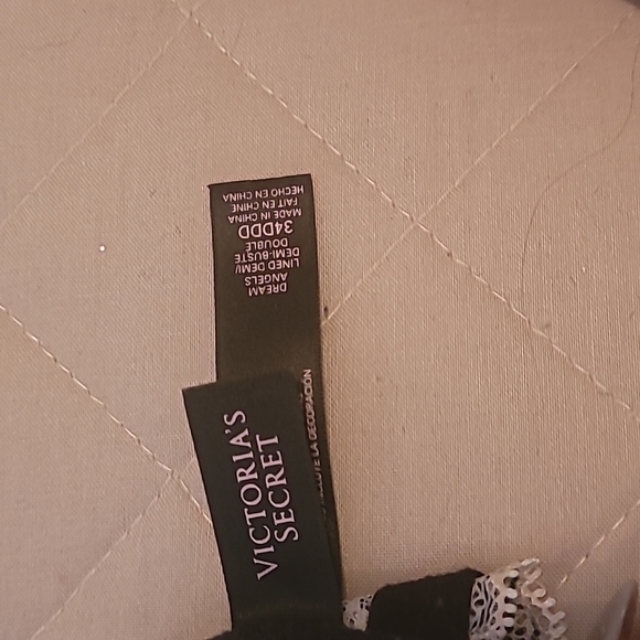 Victoria Secret Bra - Picture 3 of 8